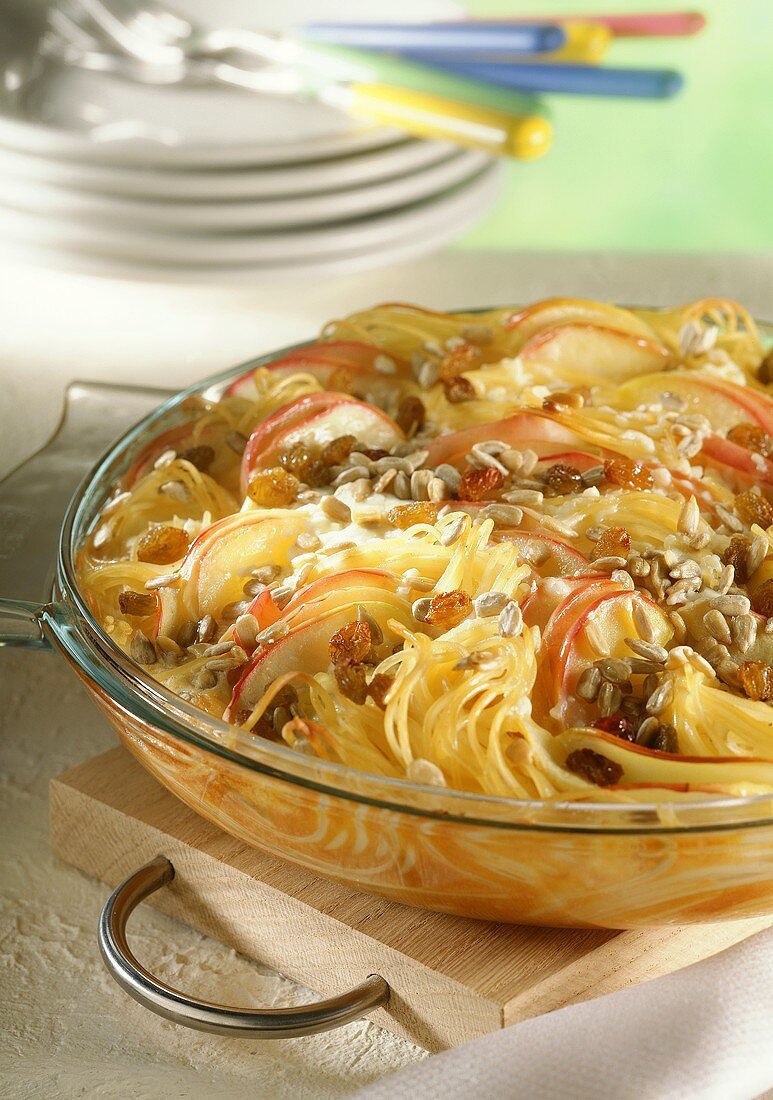 Pasta bake with apples, sunflower seeds and raisins