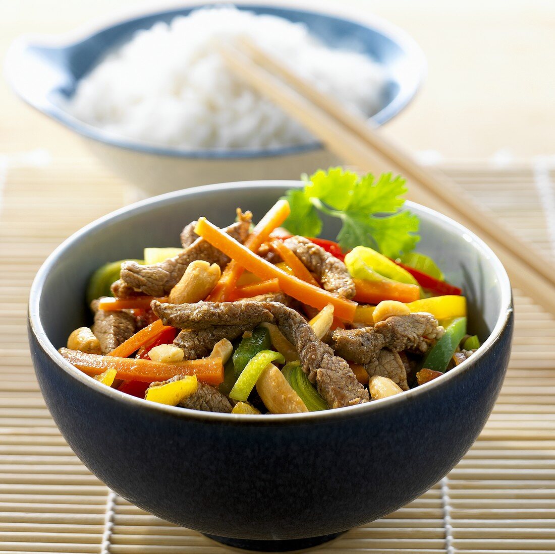 Schweinefleischcurry mit Erdnüssen und Gemüse (China)