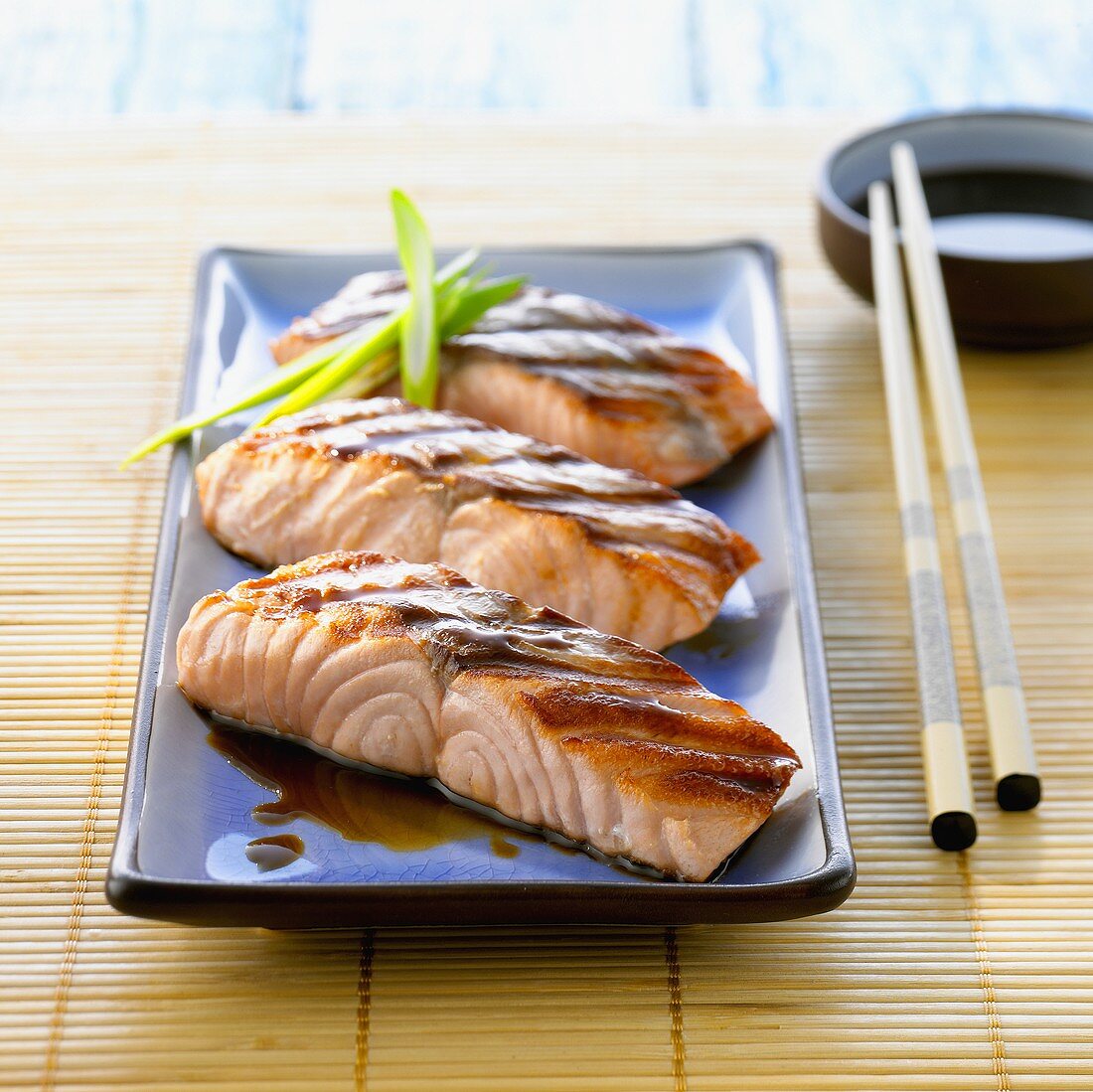 Three grilled salmon fillets (Japan)