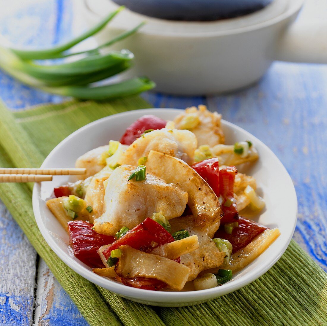 Fisch mit Gemüse im Wok zubereitet (China)