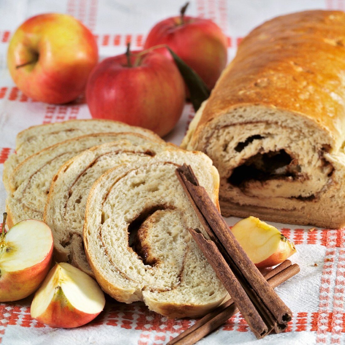 Apple and cinnamon roulade