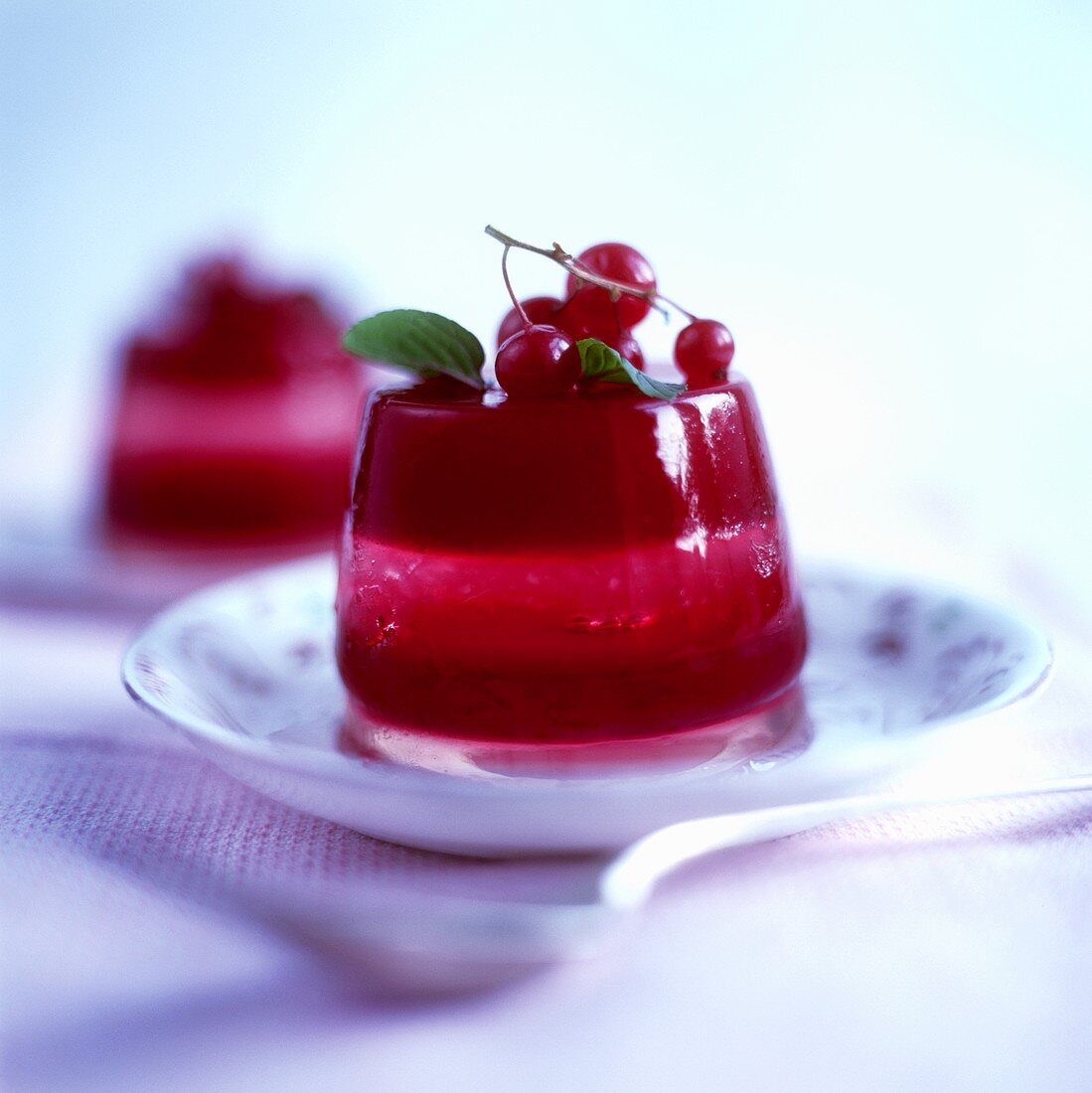 Turned-out red berry jelly with redcurrants