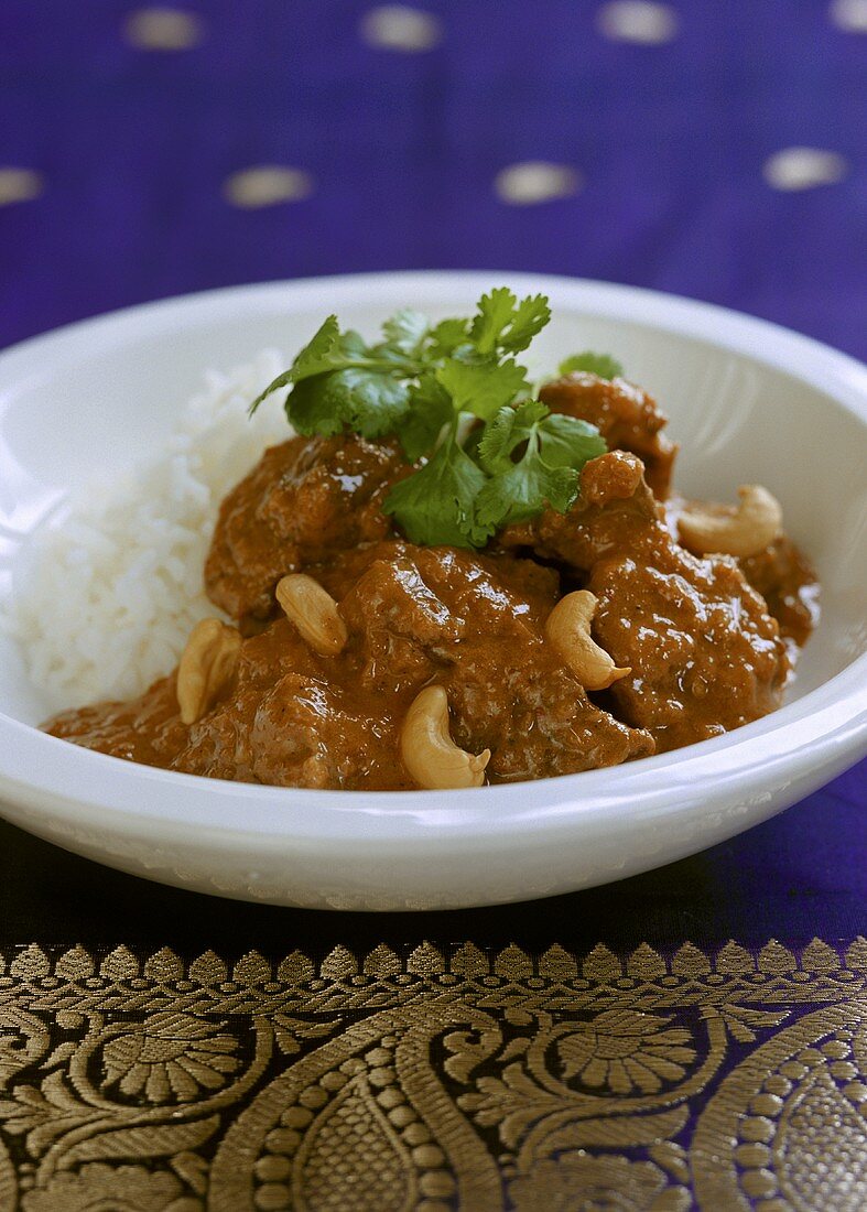 Lamb korma with cashew nuts and rice (India)