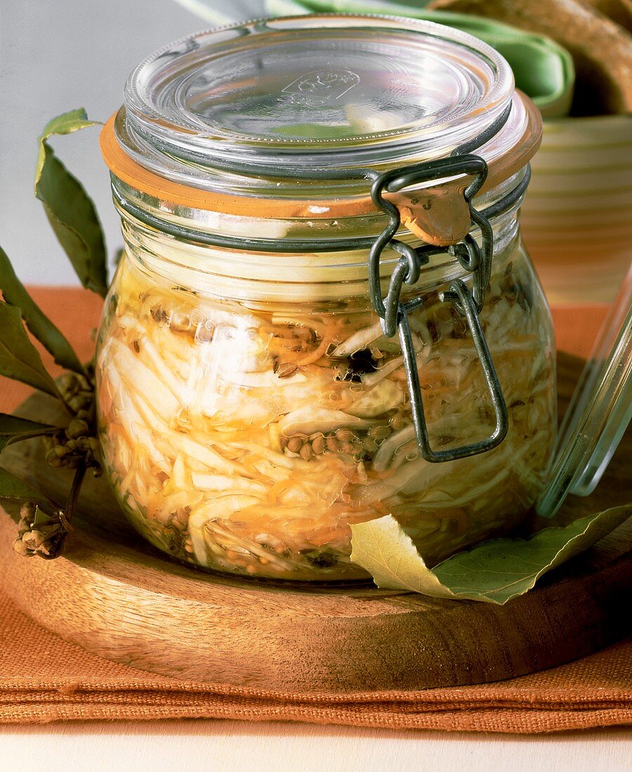 Sauerkraut mit Möhren (milchsauer eingelegt)