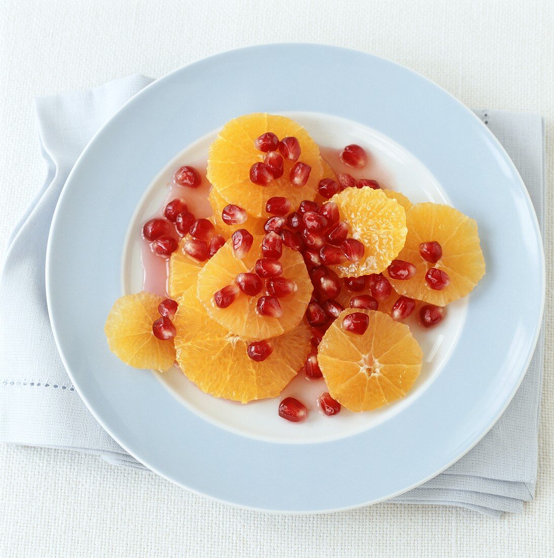 Orangen-Mandarinen-Salat mit Granatapfelkernen