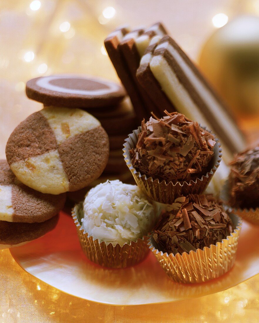 Two-coloured biscuits & different kinds of rum balls