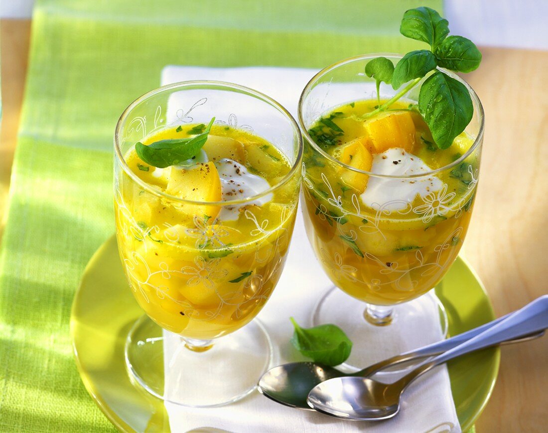 Cold courgette soup with sour cream