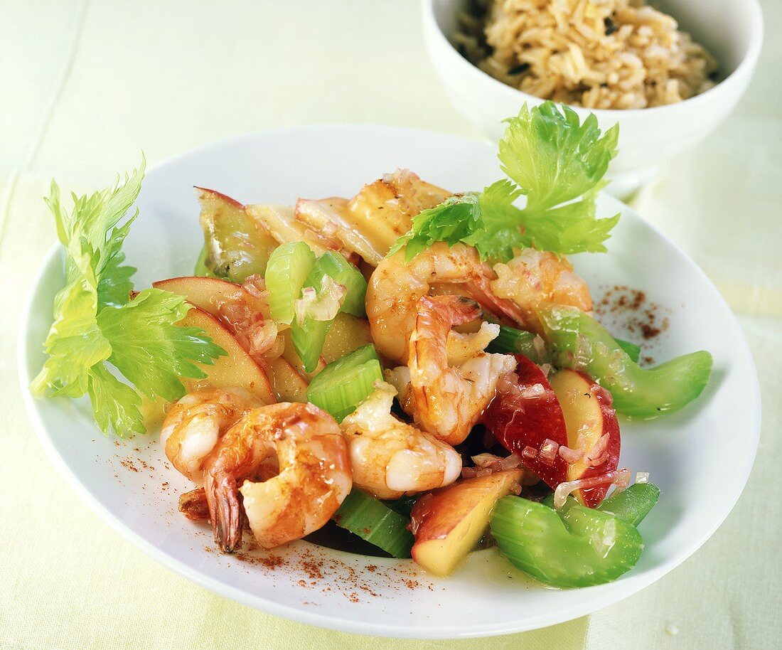 Pan-cooked shrimp and celery dish
