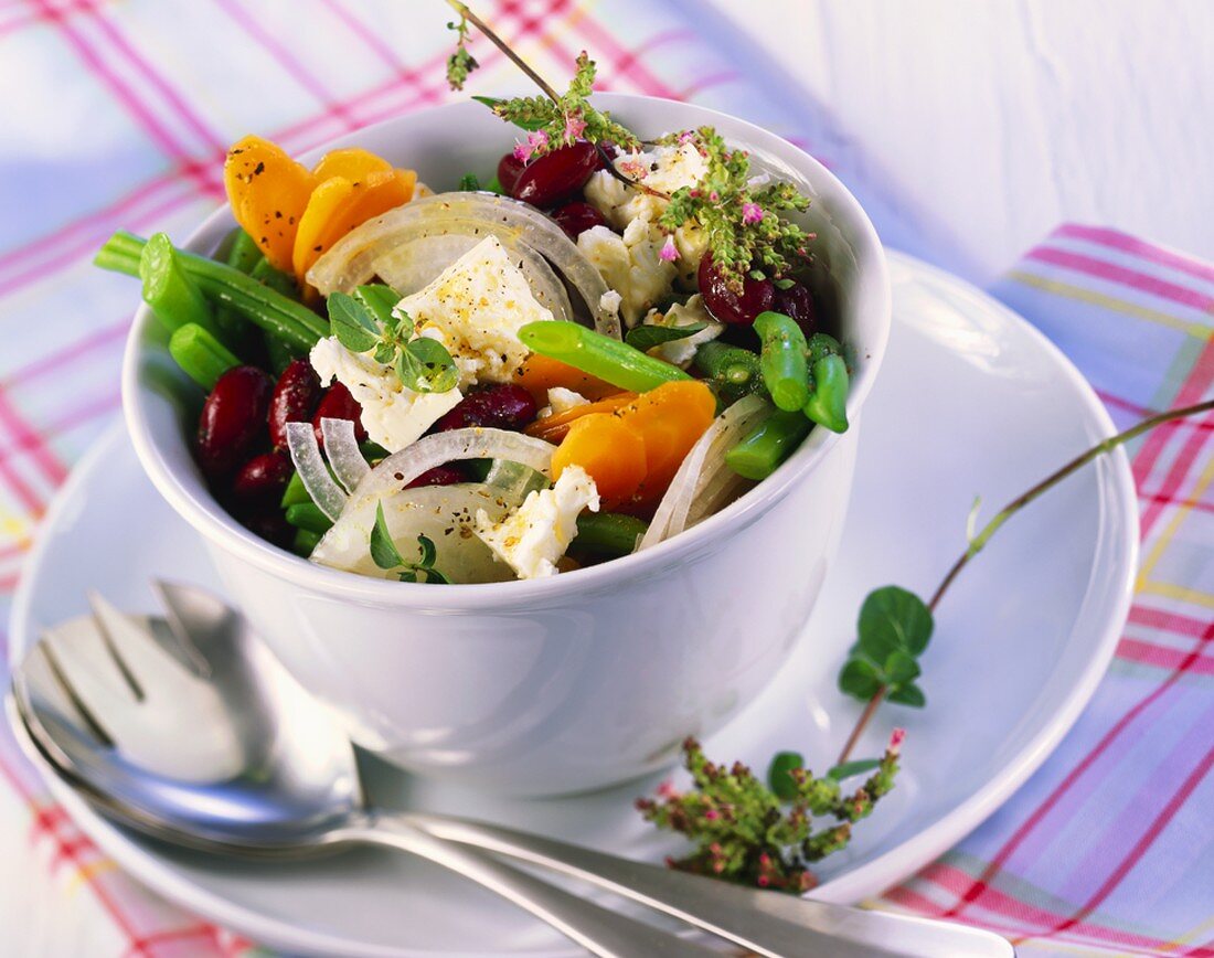 Mediterraner Bohnensalat mit Schafskäse