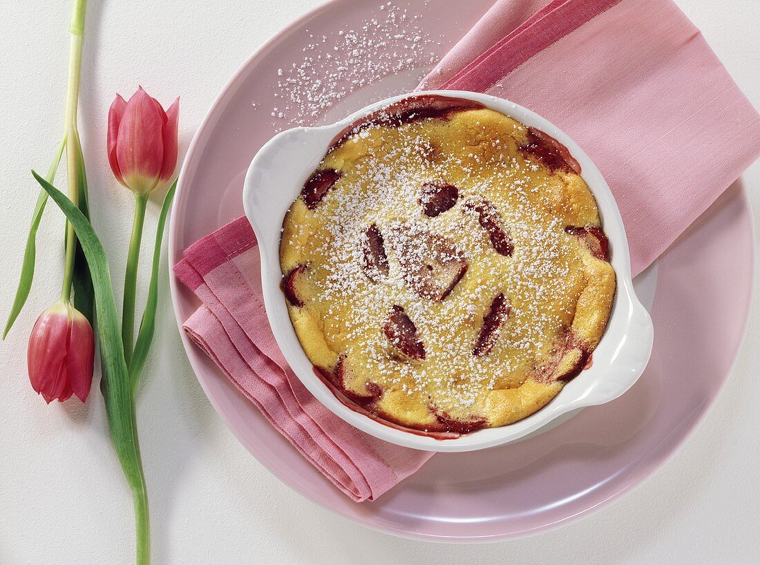 Strawberry gratin garnished with two tulips
