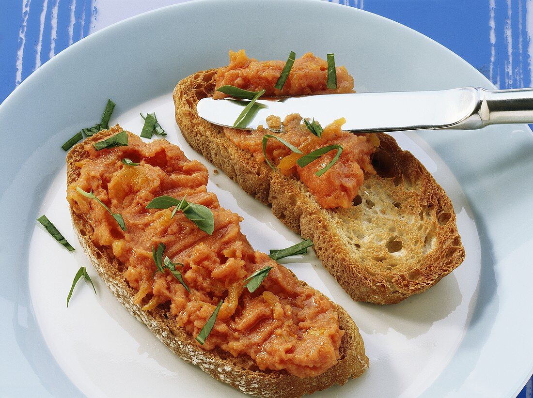 Toasted bread with tomato and lentil paste