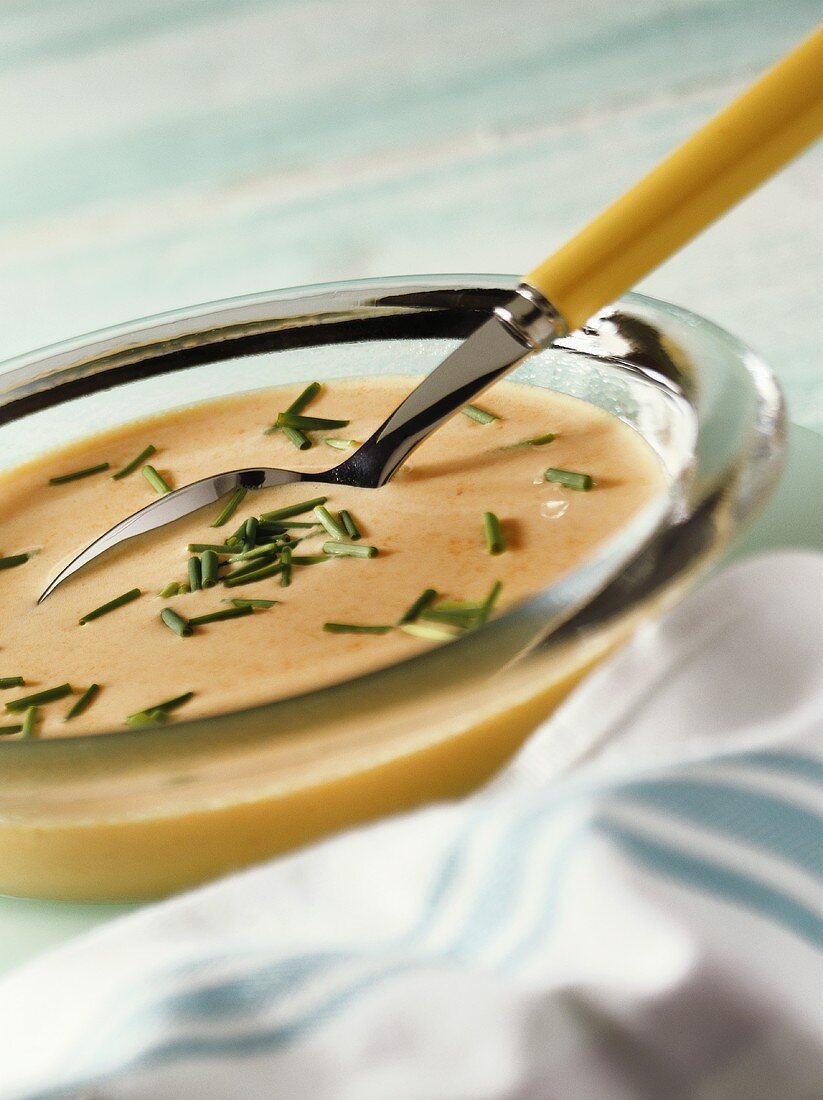 Creamed pepper soup with soya milk and chives