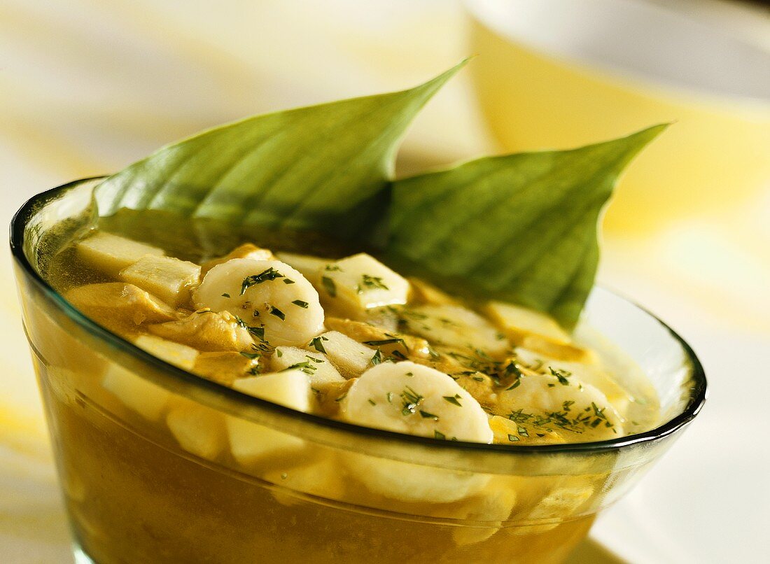 Chicken soup with banana and apple (India)