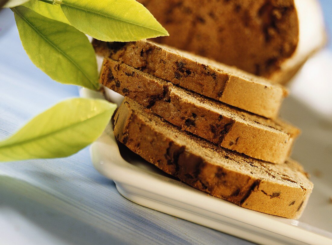 Schokoladenkuchen, in Scheiben geschnitten