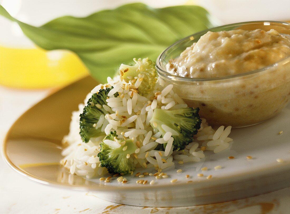 Rice with broccoli and sesame; sauce