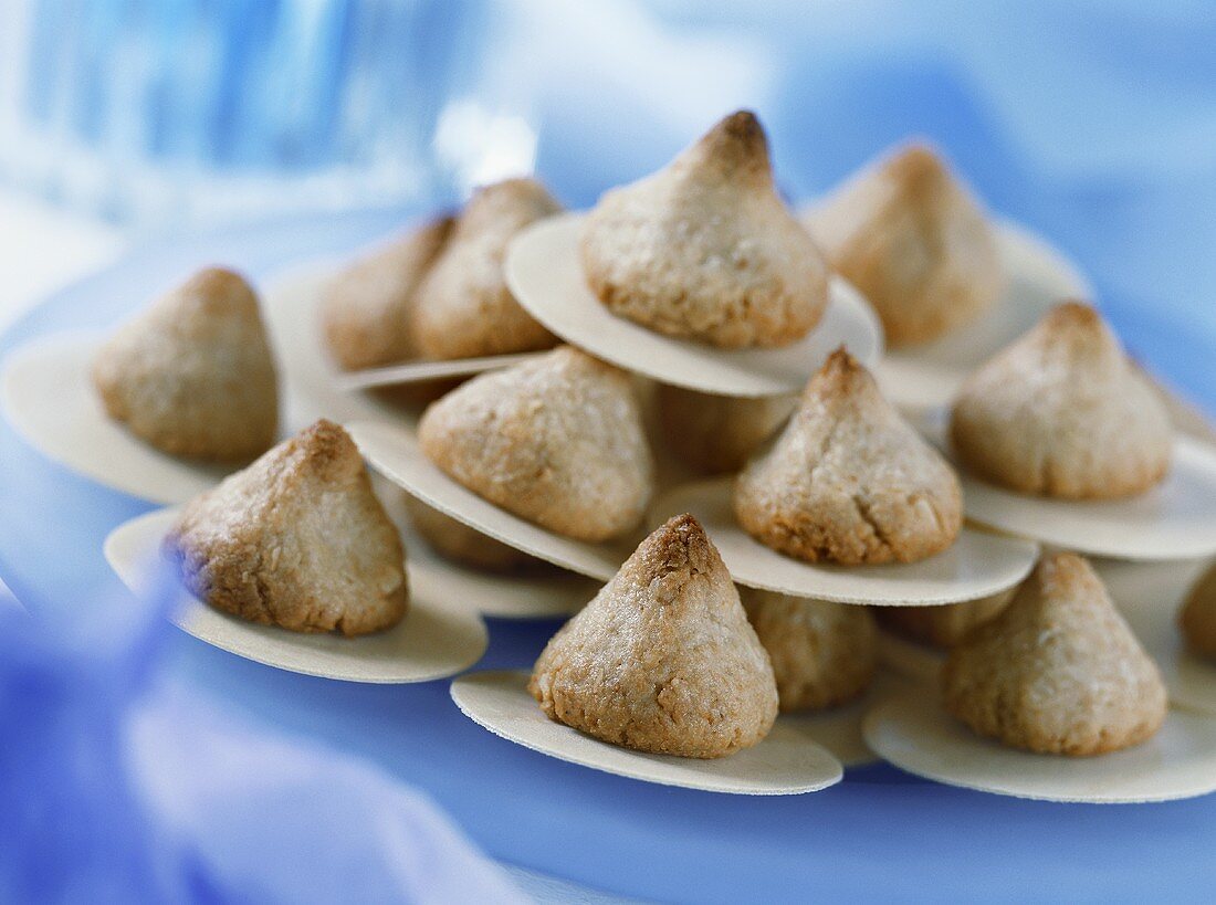 Coconut pyramids on baking wafers