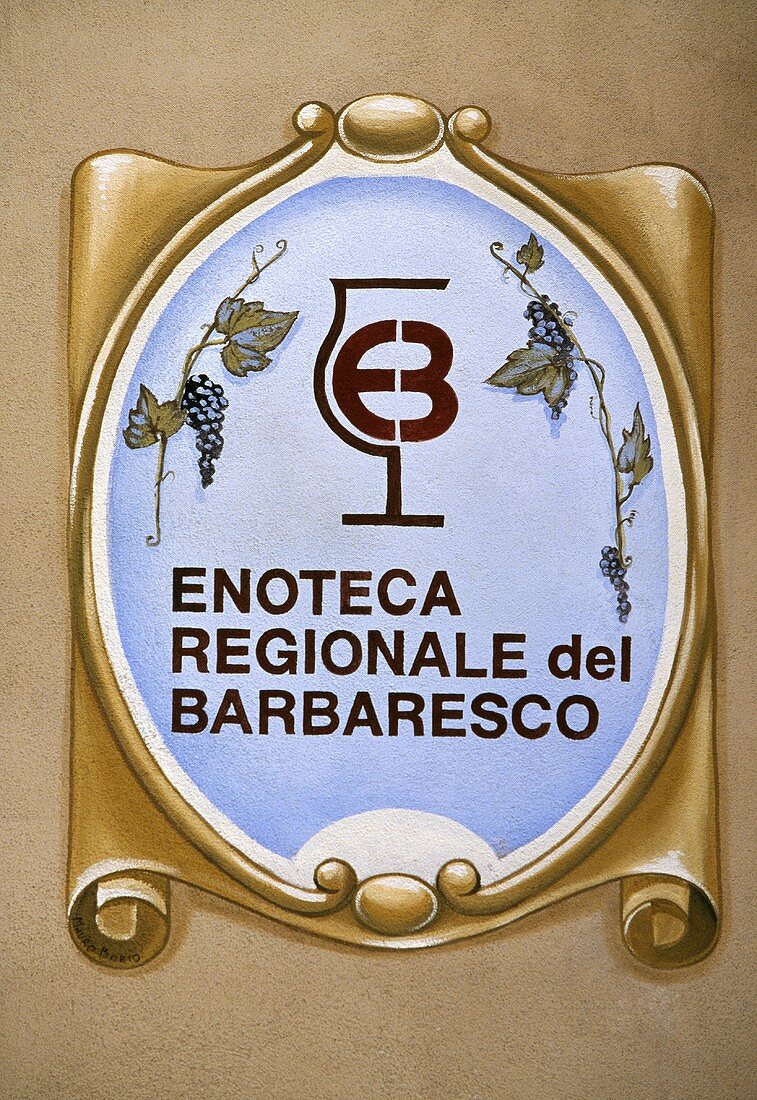 Schild einer regionalen Enoteca bei Barbaresco, Piemont