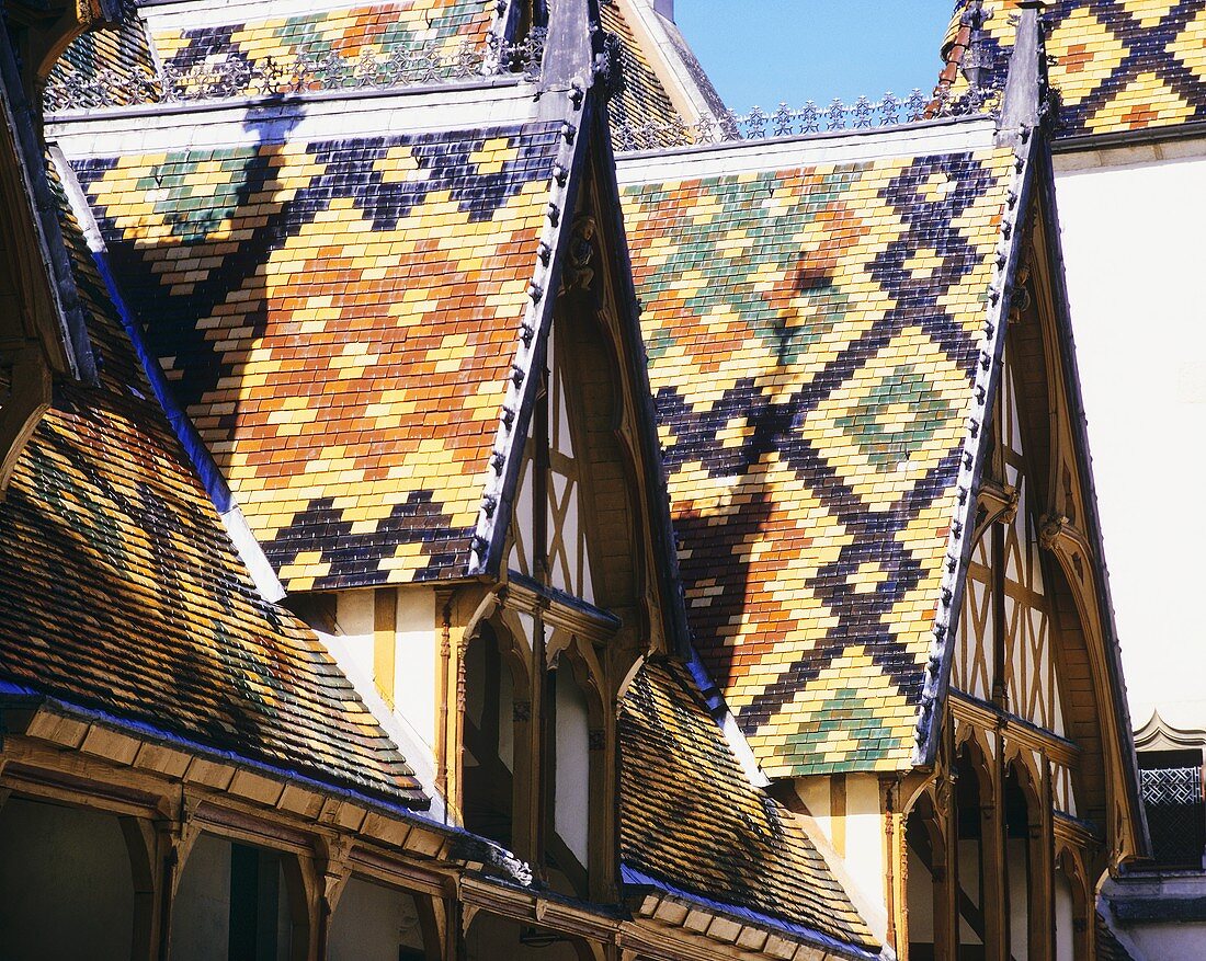 Dach des 'Hôtel Dieu' in Beaune (Côte de Beaune, Burgund)