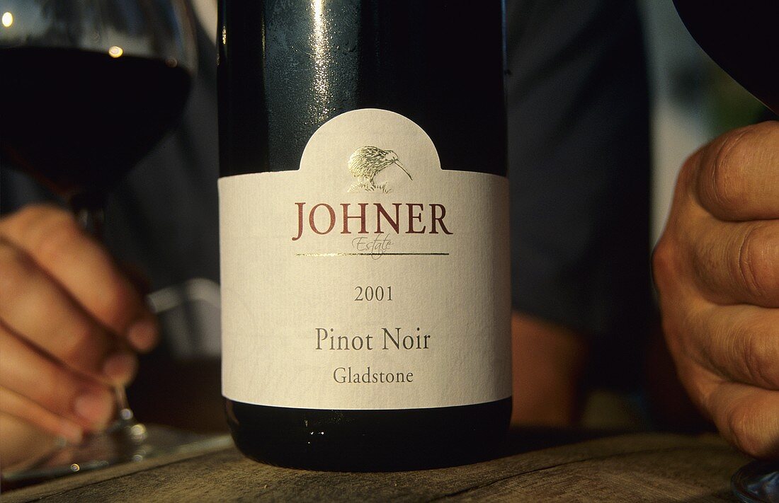 Flasche 'Gladstone Pinot Noir' (Johner Estate, Martinborough)