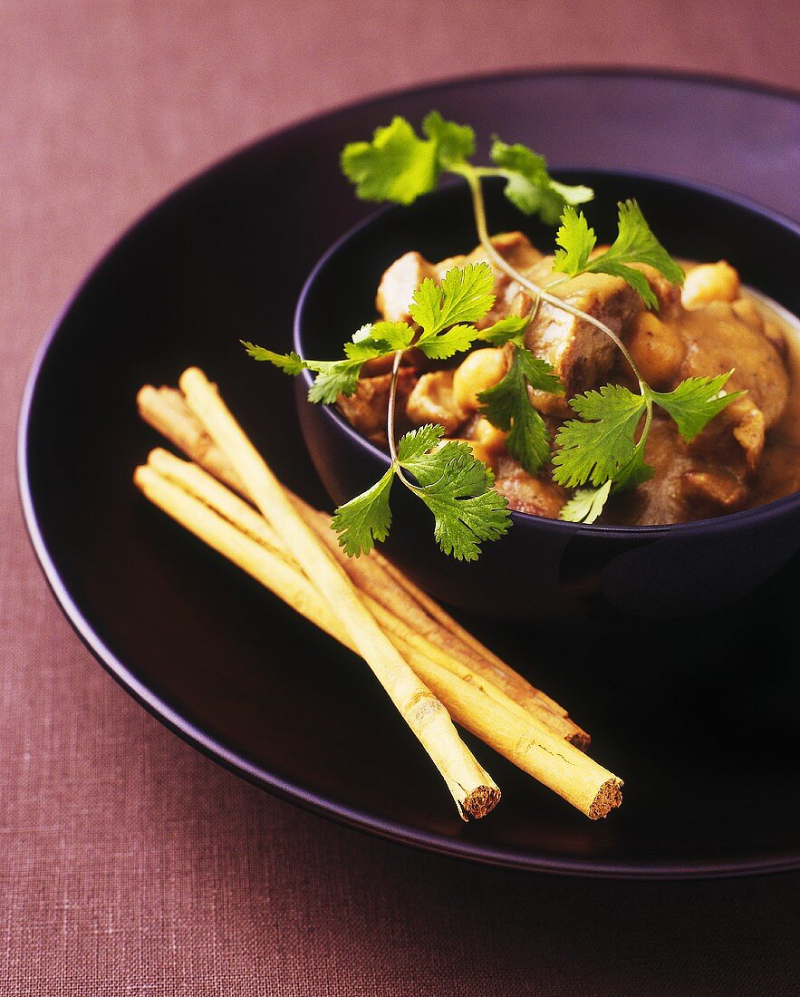 Lamb and apple stew with cinnamon and chick-peas