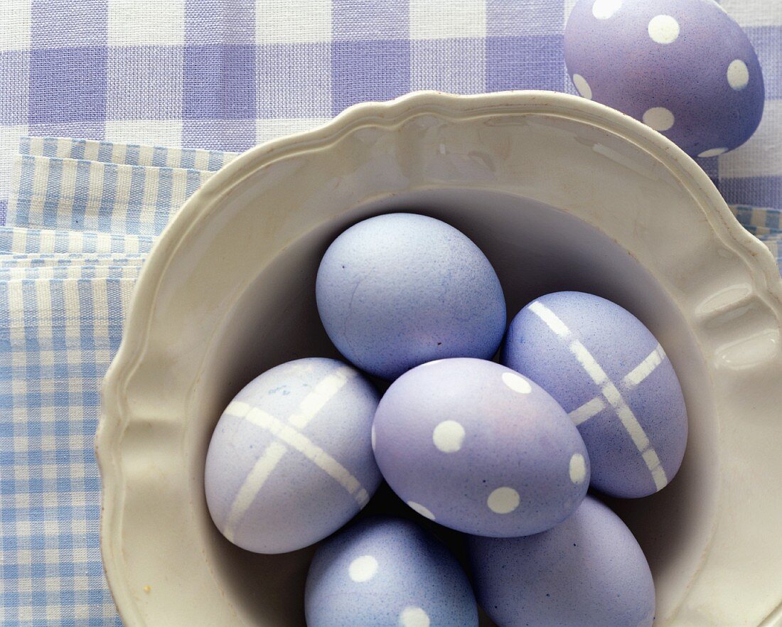 Six purple Easter eggs on a plate