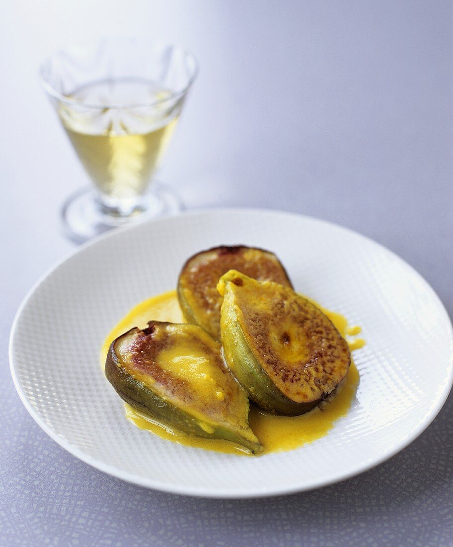 Grilled figs with saffron sauce and dessert wine