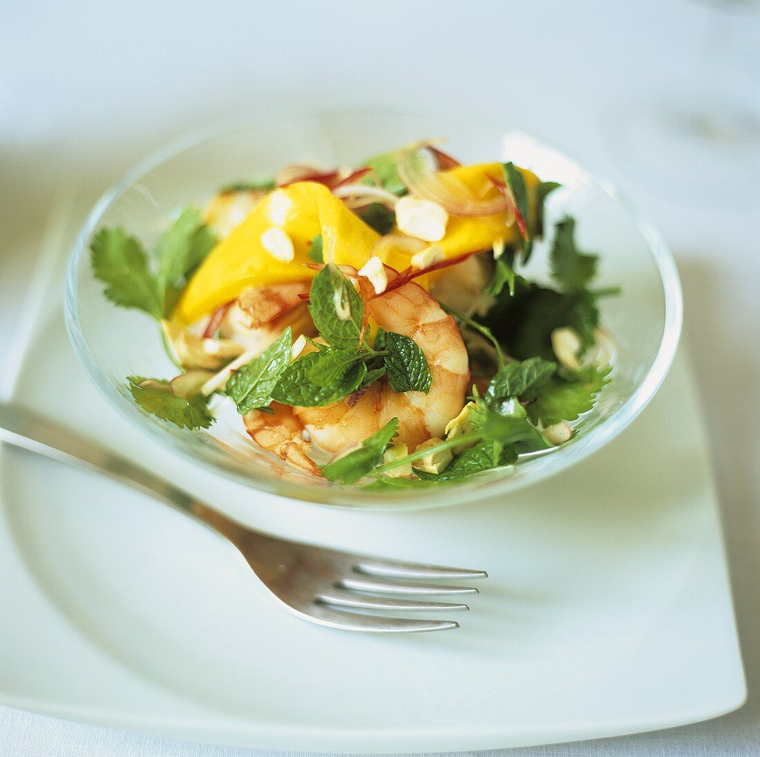 Garnelen-Mango-Salat mit Minze und Koriander