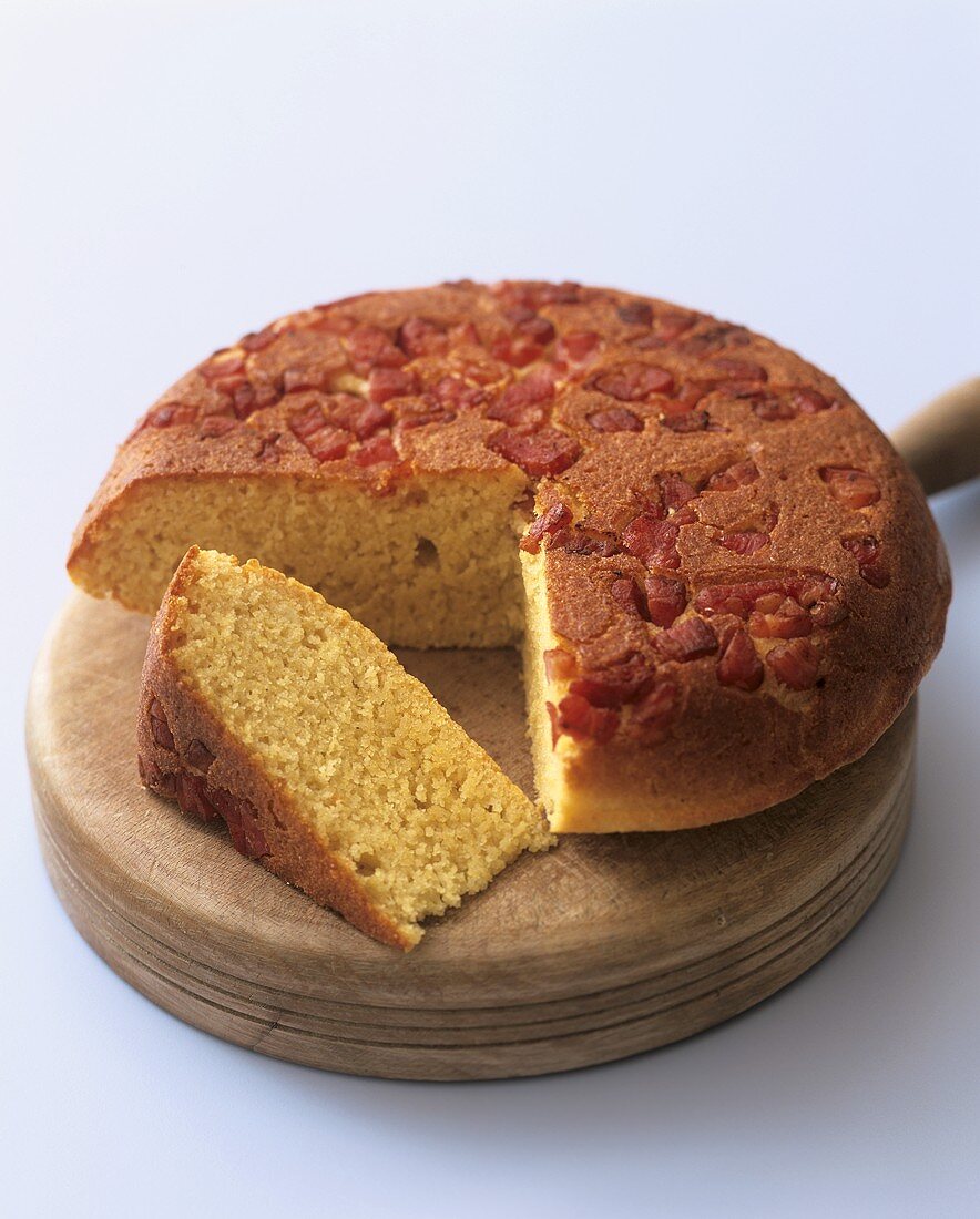 Polenta-Pancetta-Kuchen, angeschnitten (Aga Cooking)