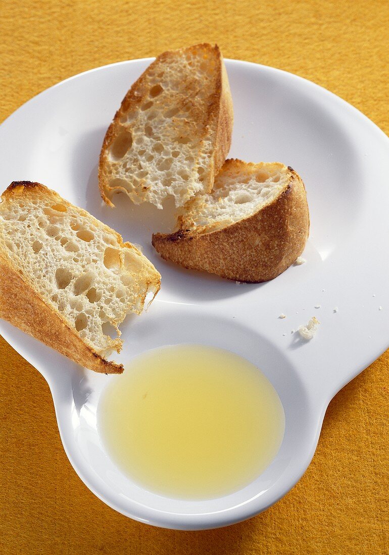 Olivenöl und geröstetes Ciabatta