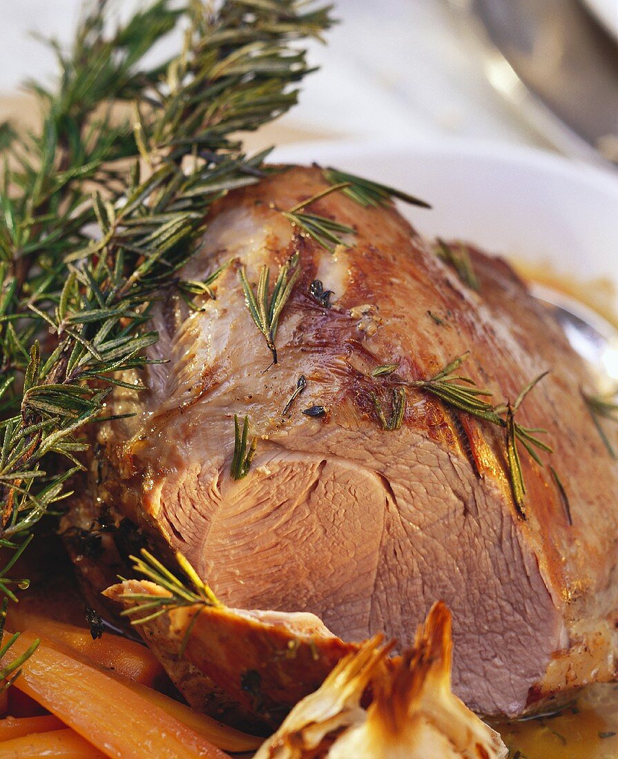 Braised veal with sprigs of rosemary and carrots 