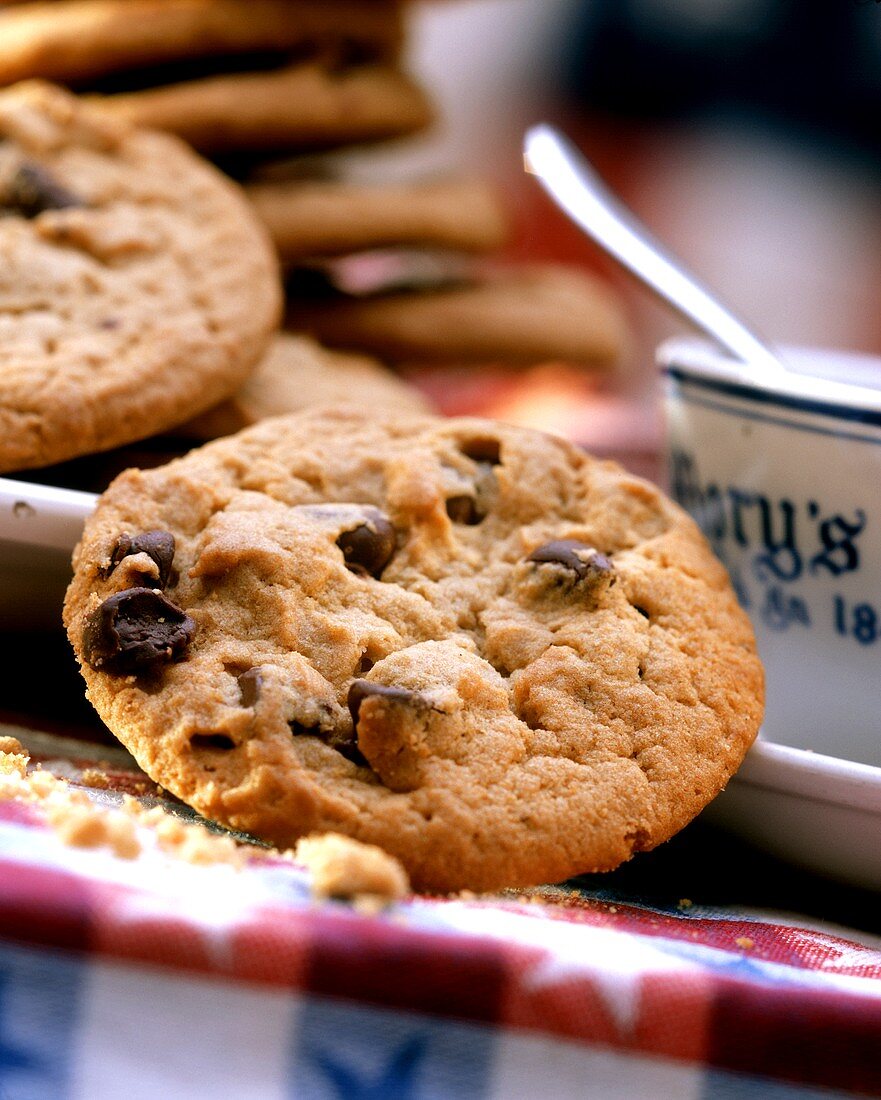 Runde Kekse mit Schokoladeneinlage (Chocolatechip Cookies)