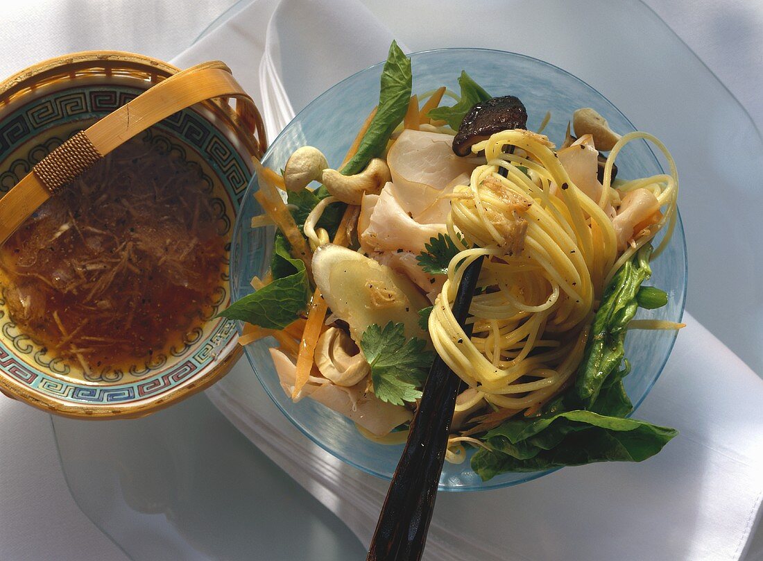 Pasta salad with turkey breast ham & horseradish marinade