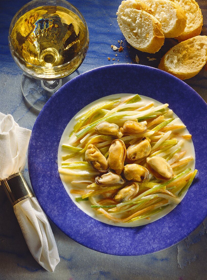 Poached mussels on strips of vegetables