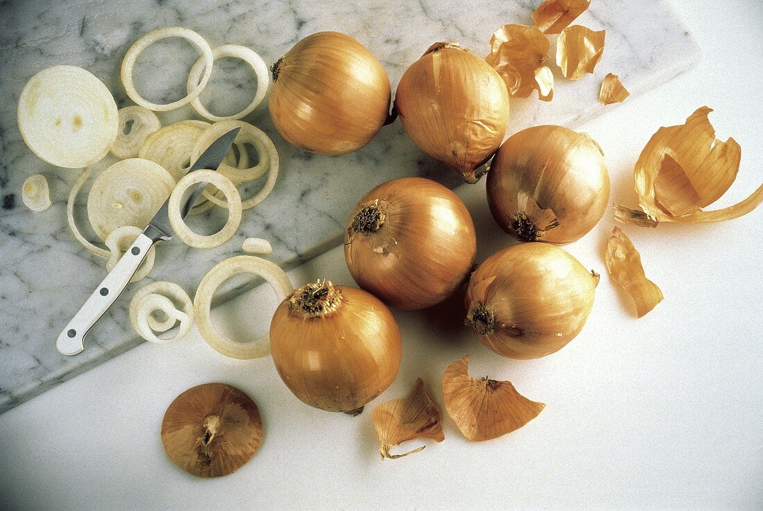 Whole Onions and Onion Slices