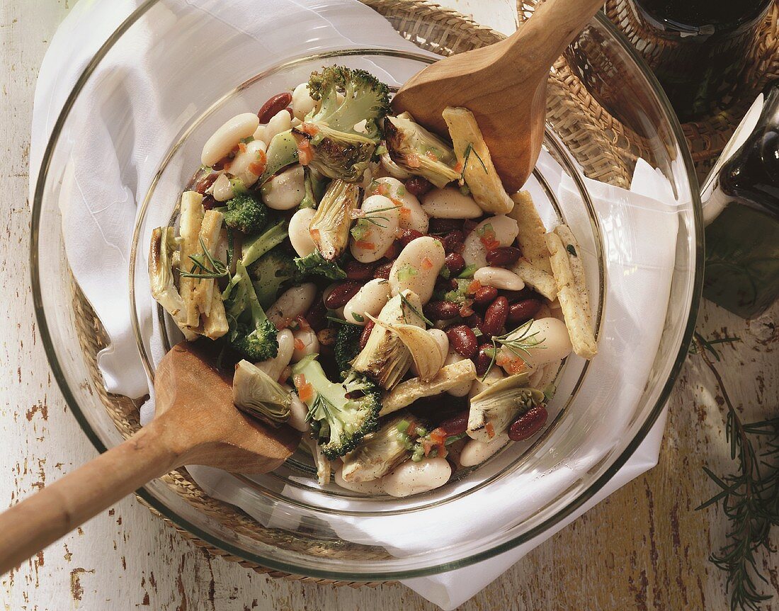 White bean salad with artichoke hearts and tofu