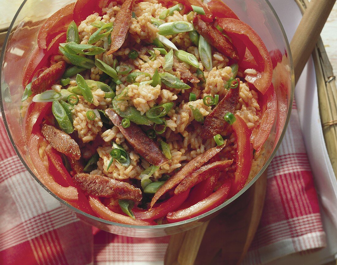 Reissalat mit Cabanossi & Frühlingszwiebeln