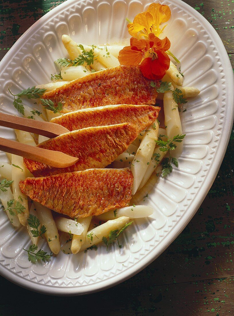 Red mullet with marinated white asparagus