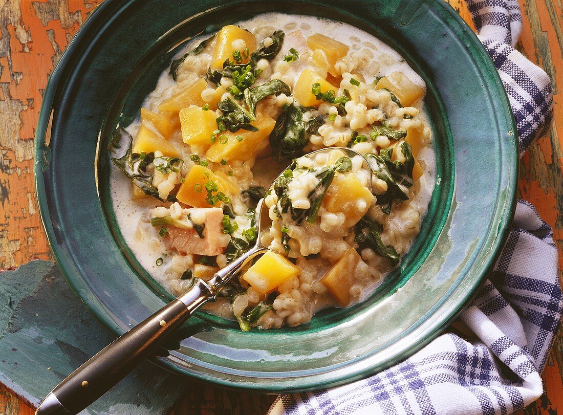 Swede and spinach stew with pearl barley
