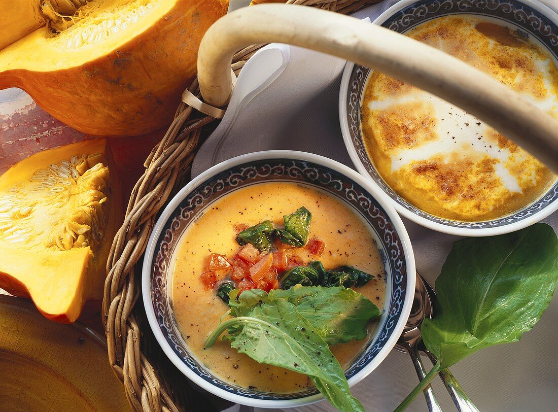 Kürbissuppe mit Sauerampfer & Überbackene Cremesuppe