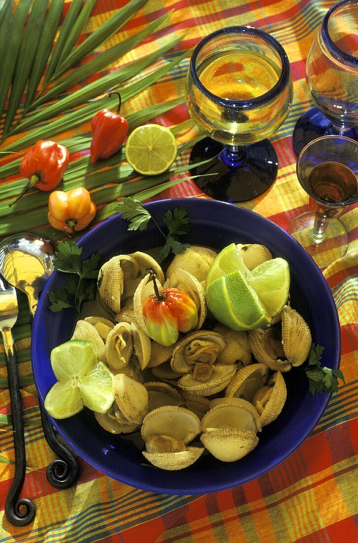 Mussels with small peppers and limes