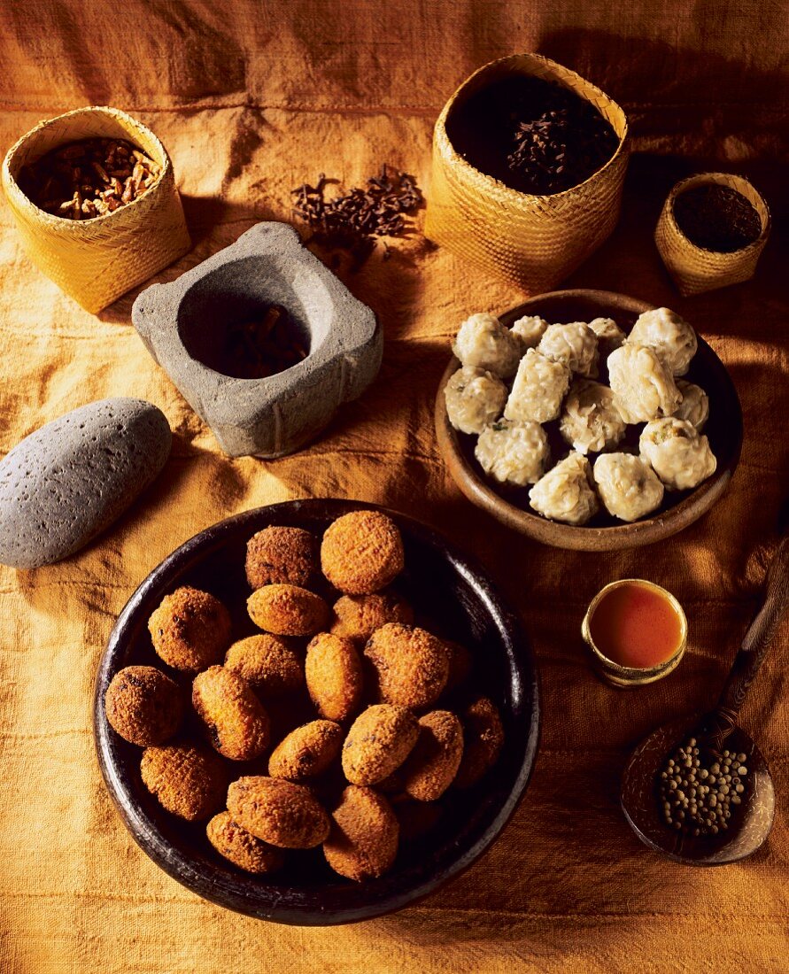 Deep-fried chili cakes and stuffed spicy dumplings