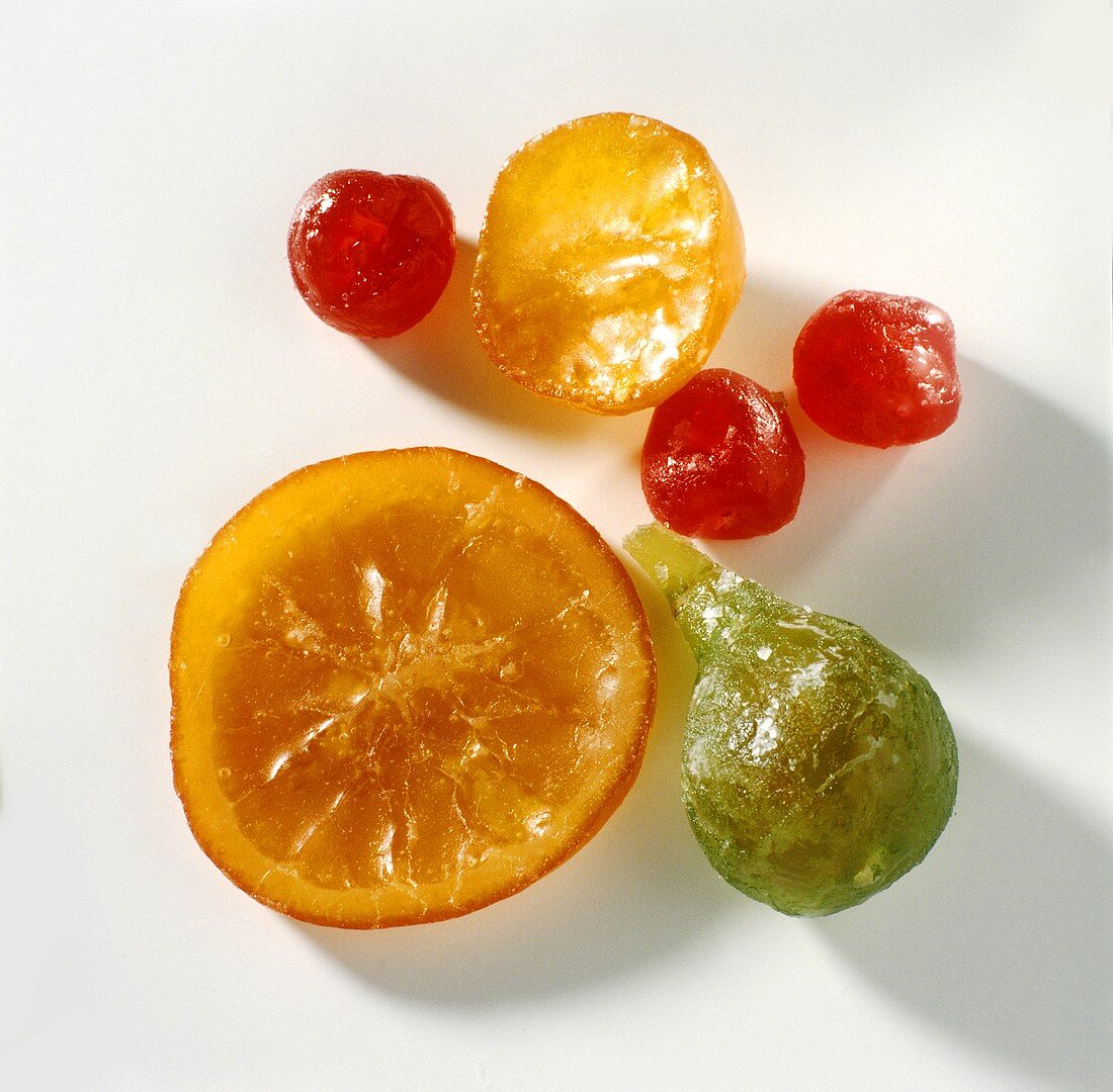 Verschiedene kandierte Früchte (Feige,Orange,Kirschen)