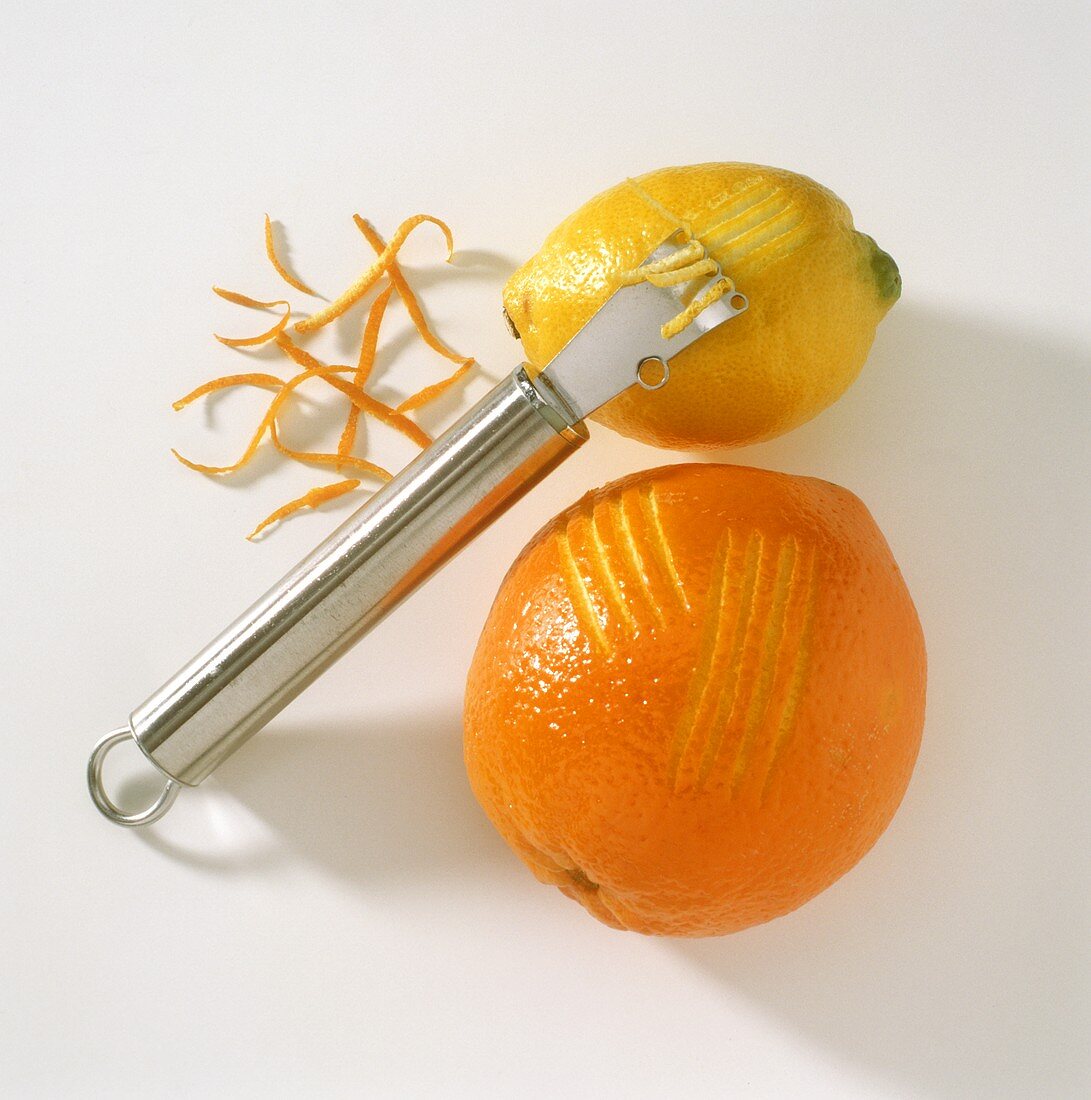 Zestenreisser mit Zitrone & Orange