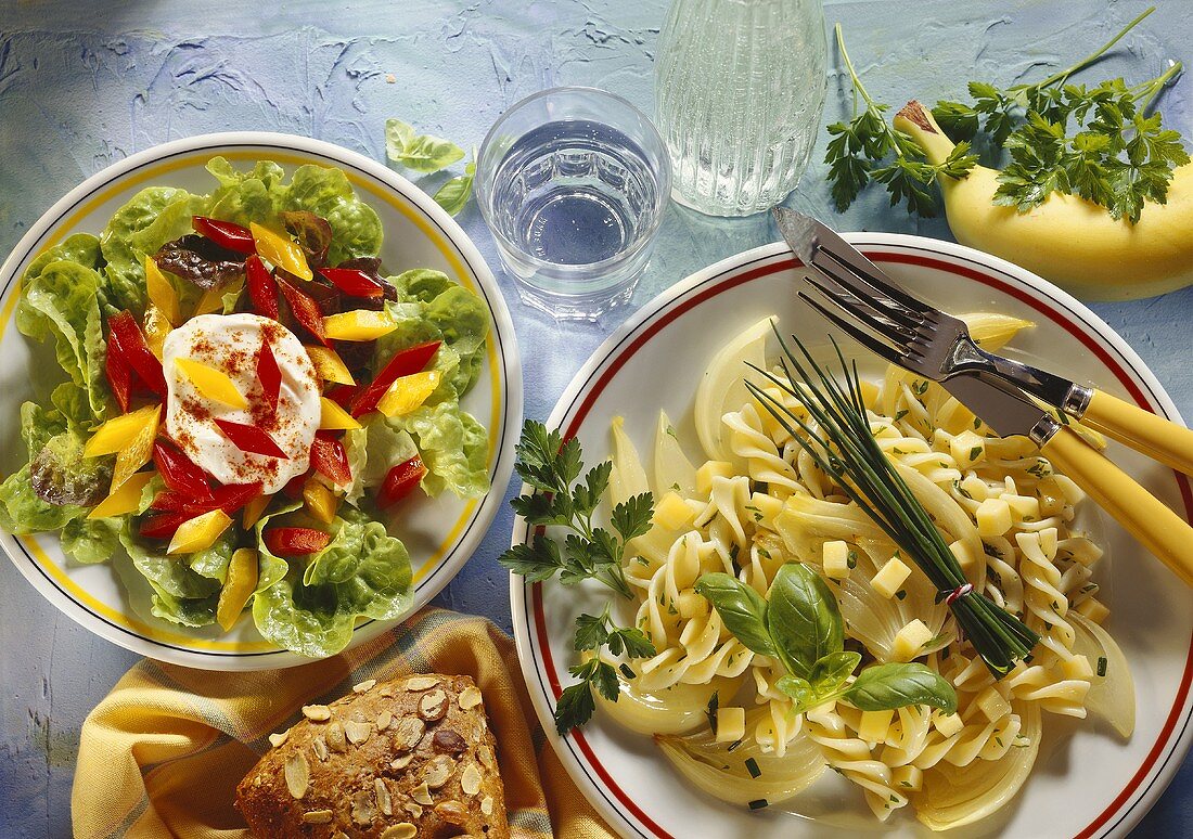 Oak leaf lettuce with peppers & herb pasta with cheese