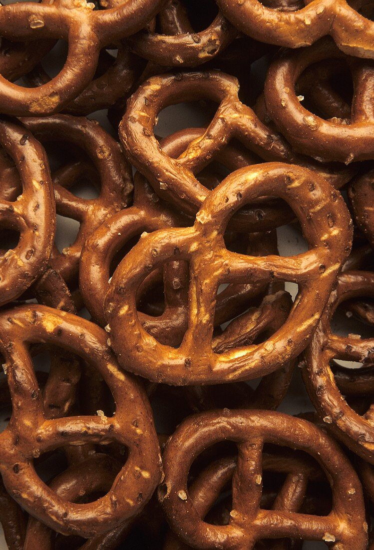 Many small salted pretzels 