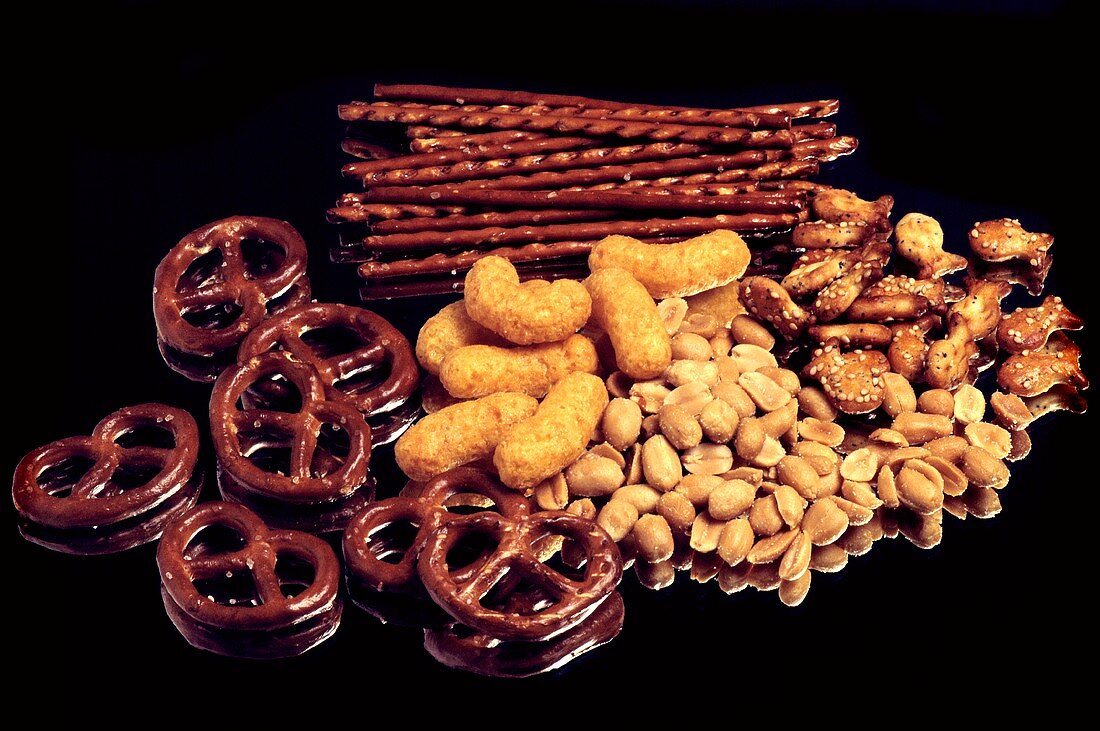 Nibbles (salted straws, peanuts, flips, pretzels)