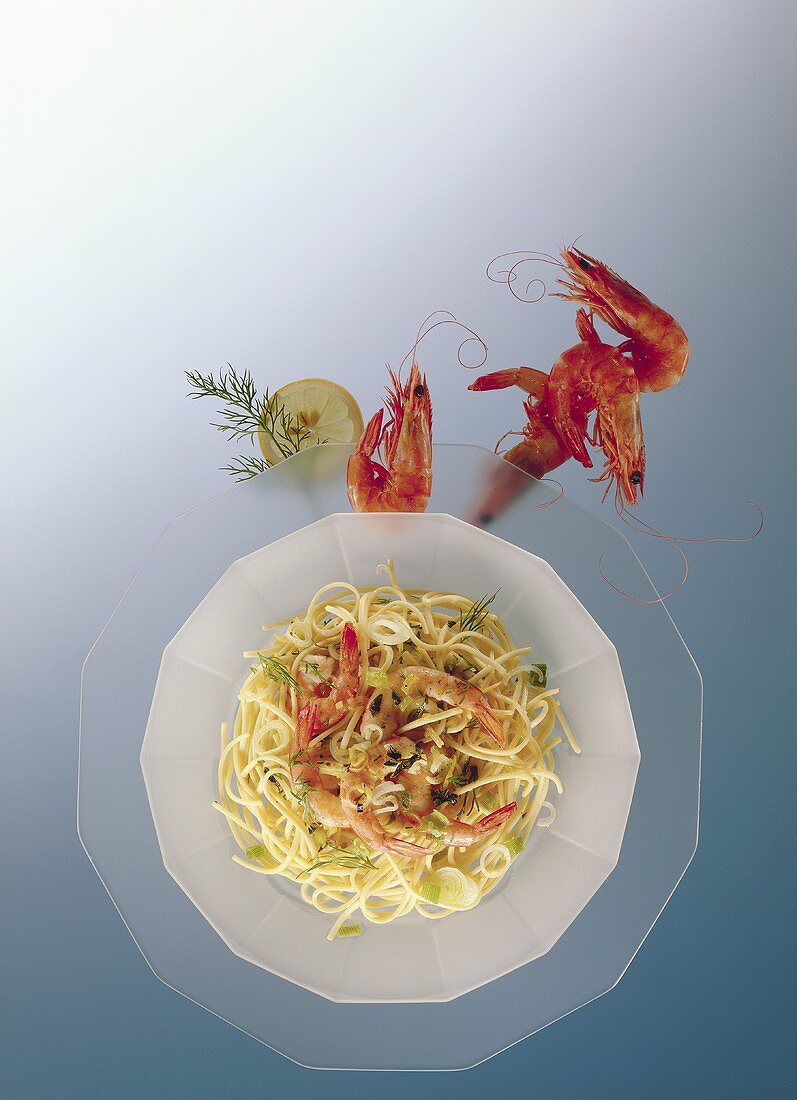 Spaghetti with shrimps, spring onions and herbs