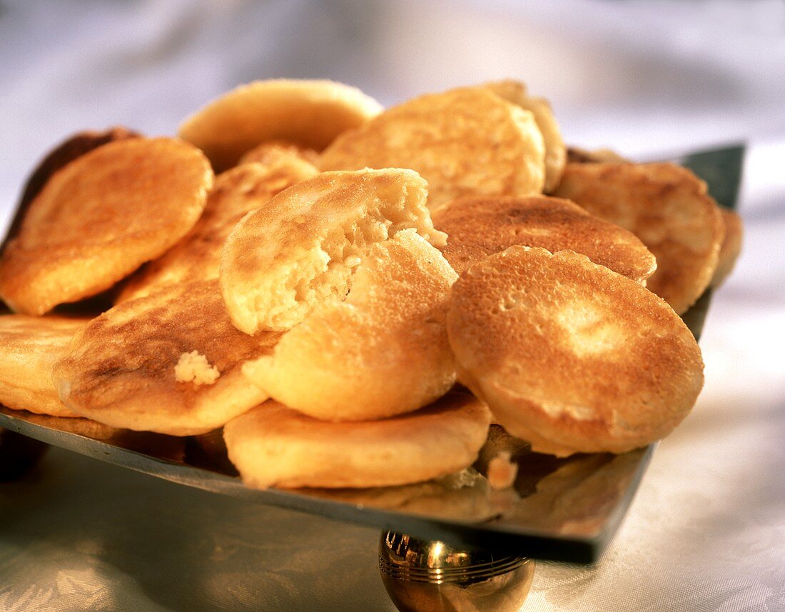 Crumpets (round yeast cakes with holes)