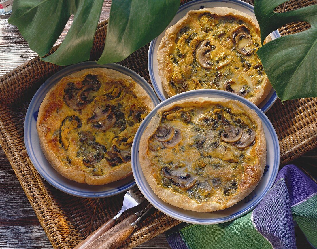 Three quiches with spicy curried chicken and mushrooms