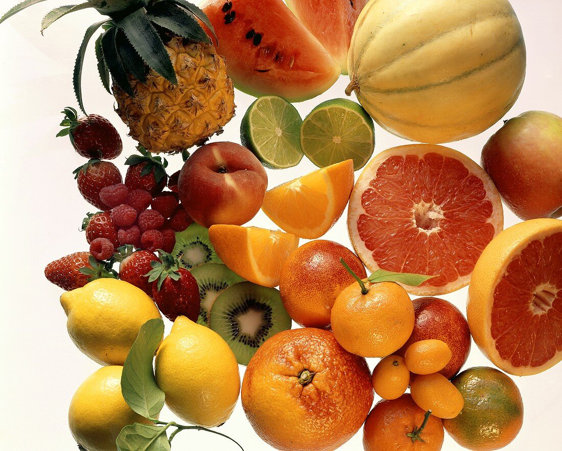 Verschiedene Obstsorten, Zitrusfrüchte, exotische Früchte